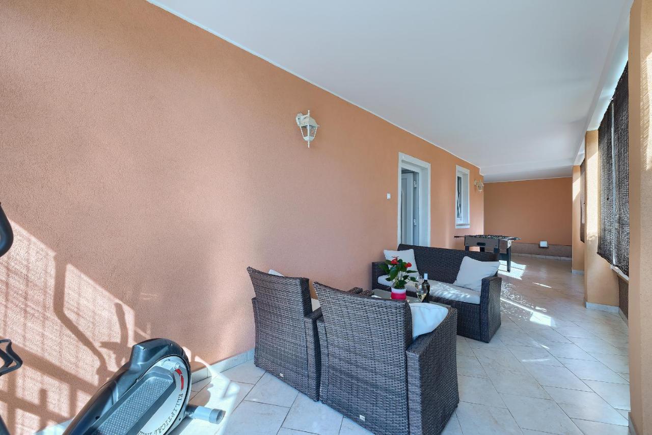 Studio Apartman Luka Pomer Exterior foto